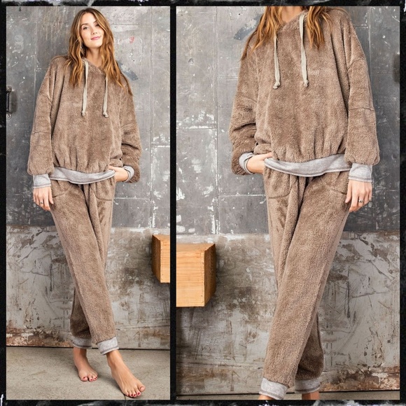 easel Pants & Jumpsuits Easel Ultra Lux Teddy Fur 2 Piece Hoodie